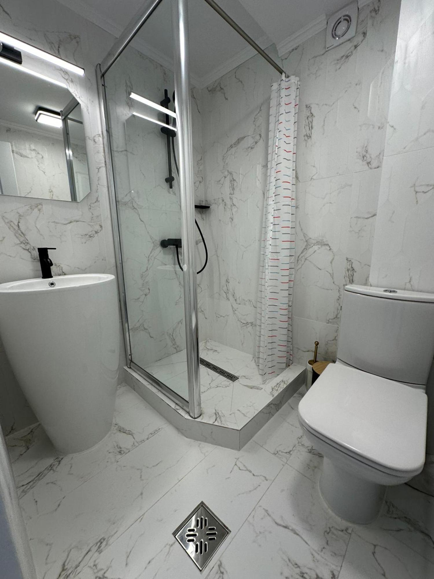 Elegant Escape Central Studio Craiova Eksteriør billede