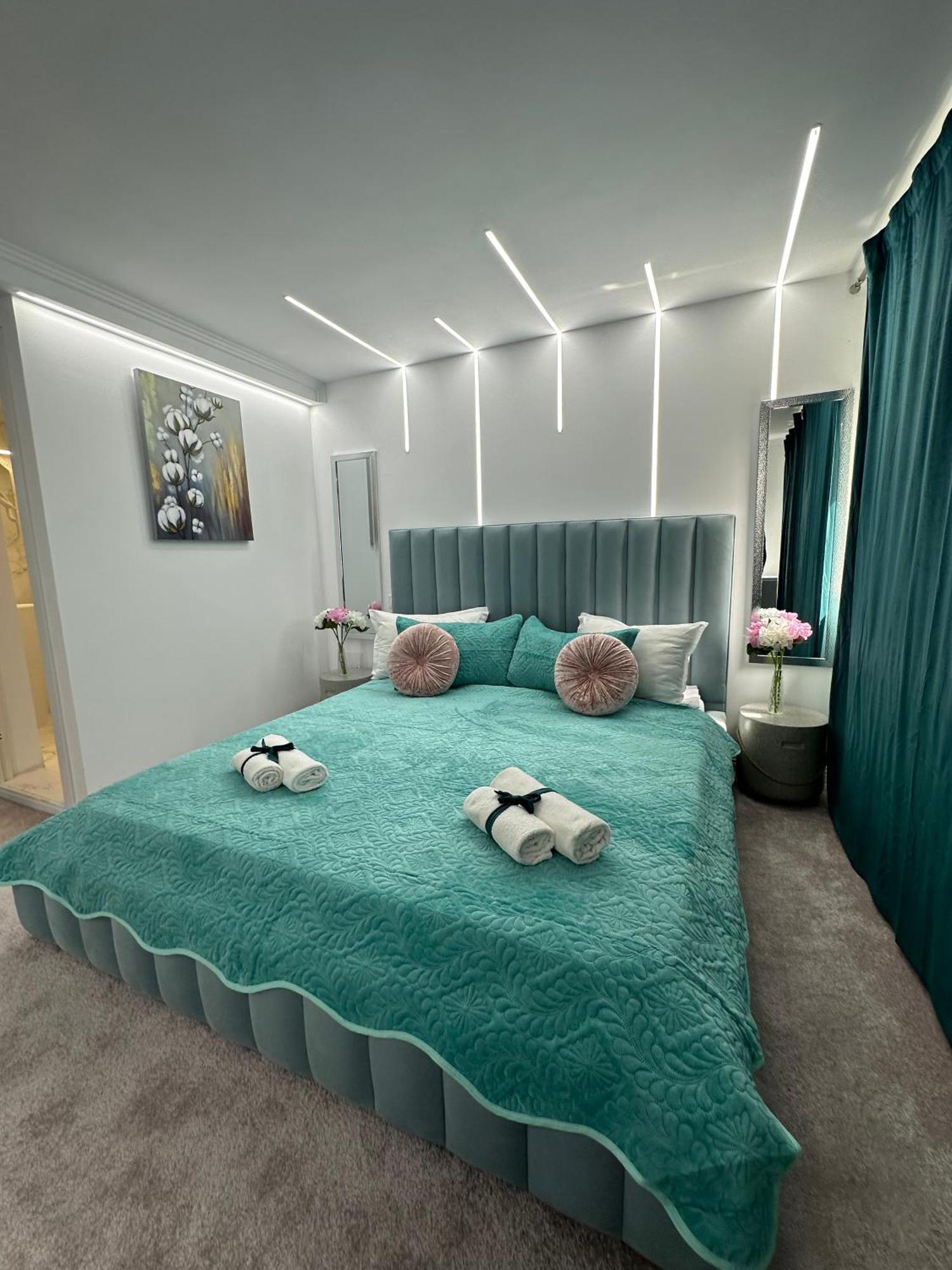 Elegant Escape Central Studio Craiova Eksteriør billede